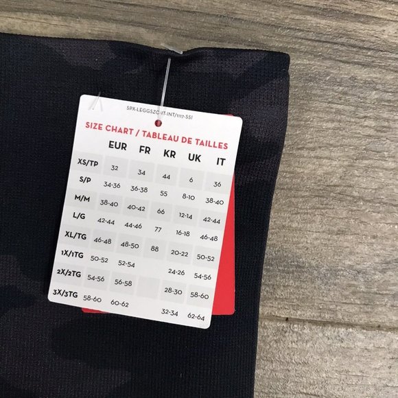 NWT Spanx By Sara Blakely Look At Me Now Leggings Black Camo size XS $68 - Picture 4 of 8